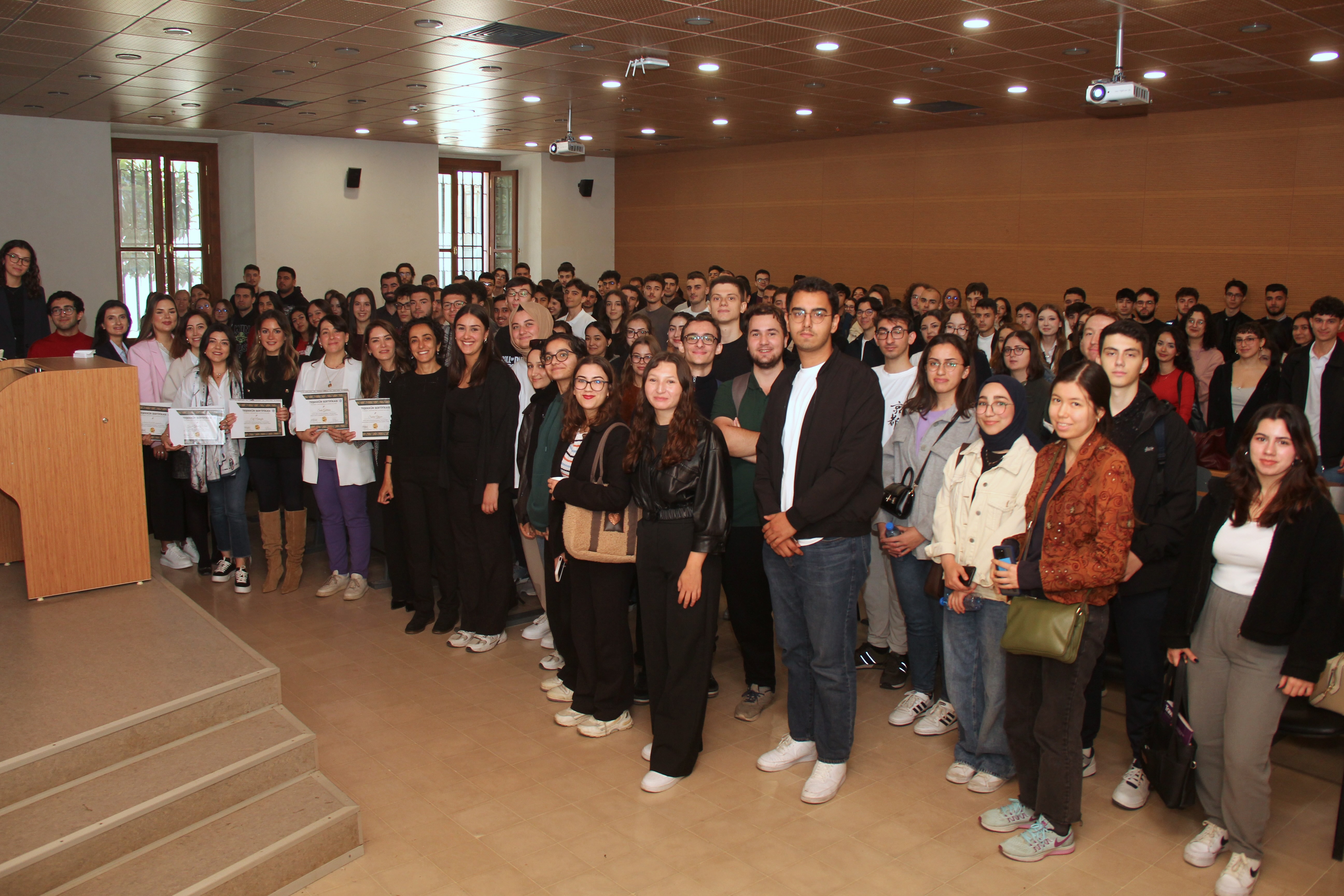 UND Kadın Çalışma Grubu, İstanbul Üniversitesi Ulaştırma ve Lojistik Fakültesi Öğrencileri ile Bir Araya Geldi