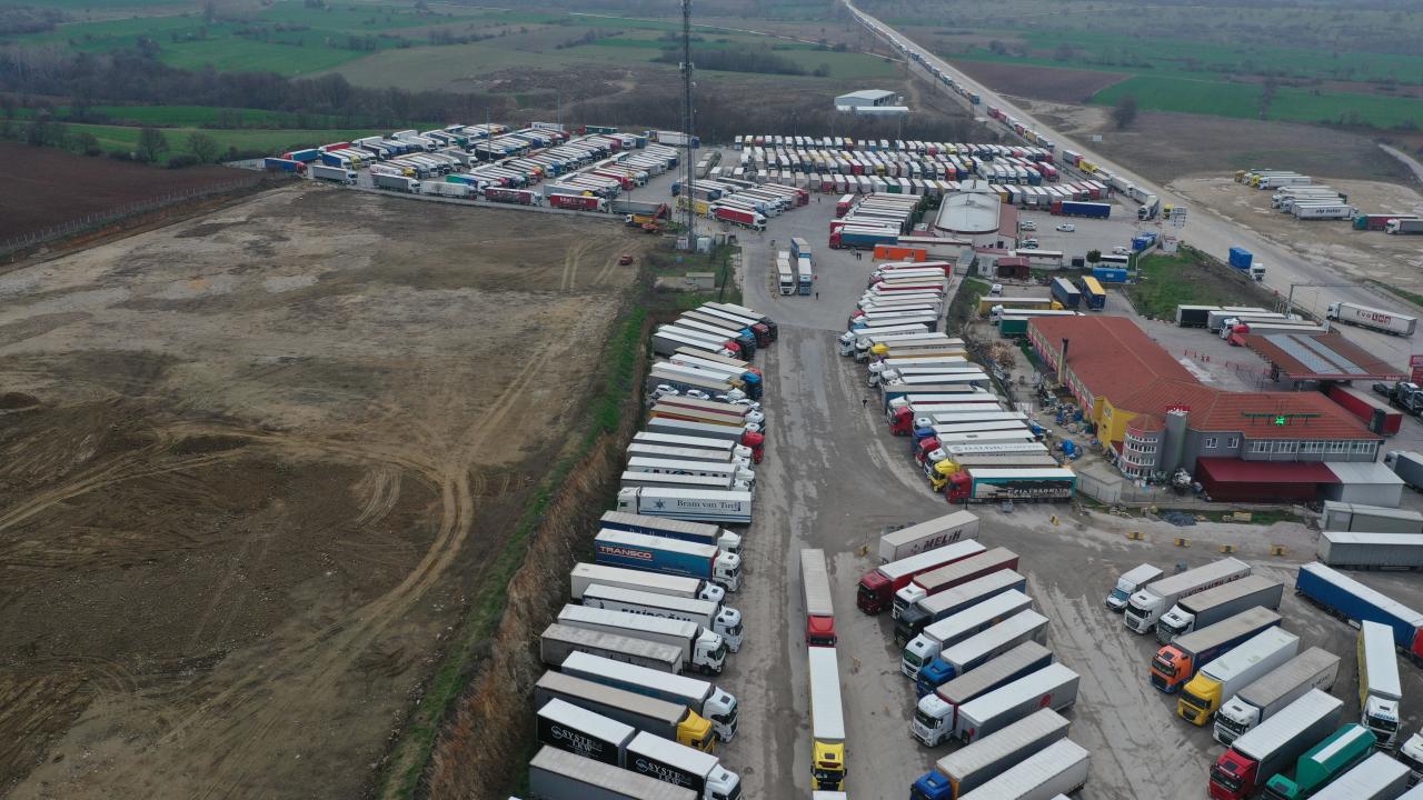 Hamzabeyli Sınır Kapısındaki 2. Tır Parkında Toprak Sahanın Asfaltlama Çalışmaları Başladı